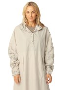 Poncho de pluie beige à manches par Ilse Jacobsen 5
